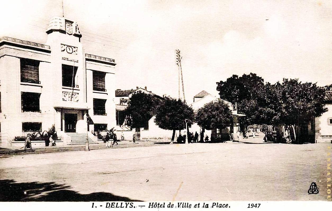 Dellys - Hotel de Ville et Place - 1947.jpg
